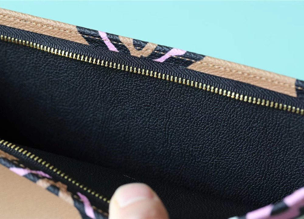 1:1 Replica Louis Vuitton Cosmetic Toiletry Pouch 26 Waxed Monogram Canvas Beige  For Women, Women's Wallets 9.8in/25cm LV M80752