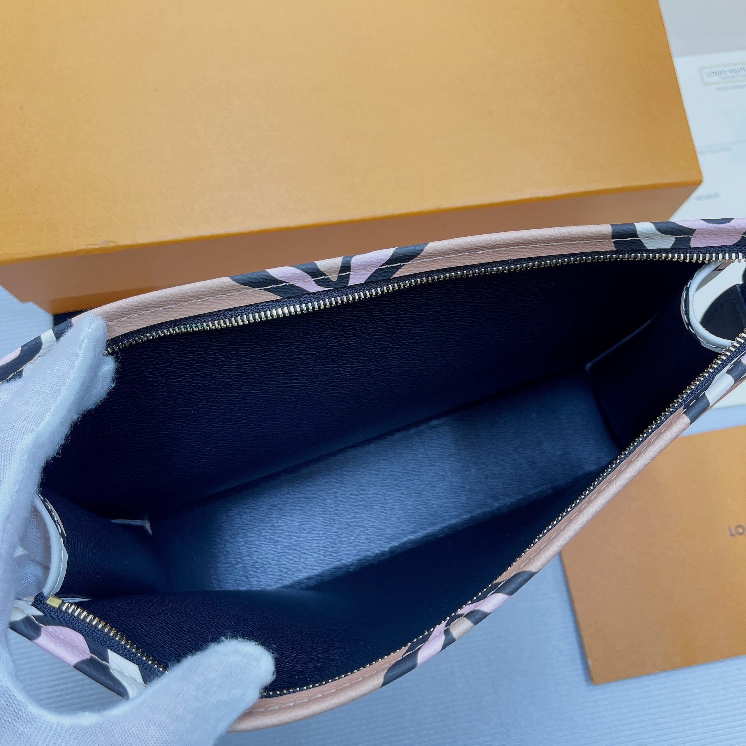 1:1 Replica Louis Vuitton Cosmetic Toiletry Pouch 26 Waxed Monogram Canvas Beige For Women, Women's Wallets 9.8in/25cm LV M80752 - Image 2