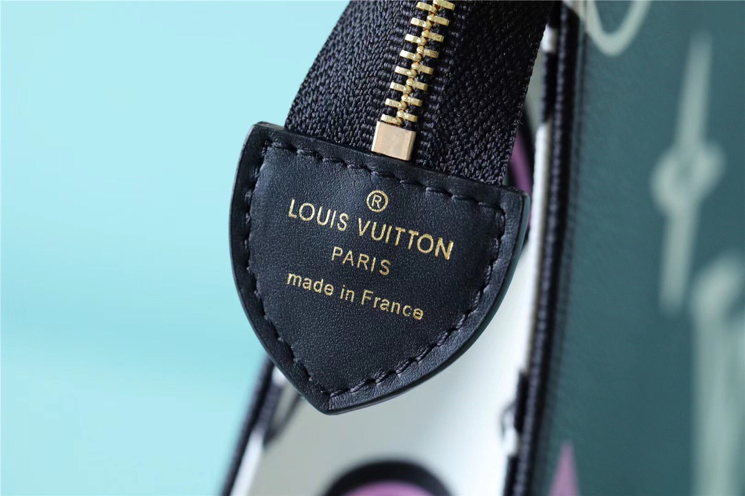 1:1 Replica Louis Vuitton Cosmetic Toiletry Pouch 26 Waxed Monogram Canvas Black For Women, Women's Wallets 9.8in/25cm LV M80751 - Image 9