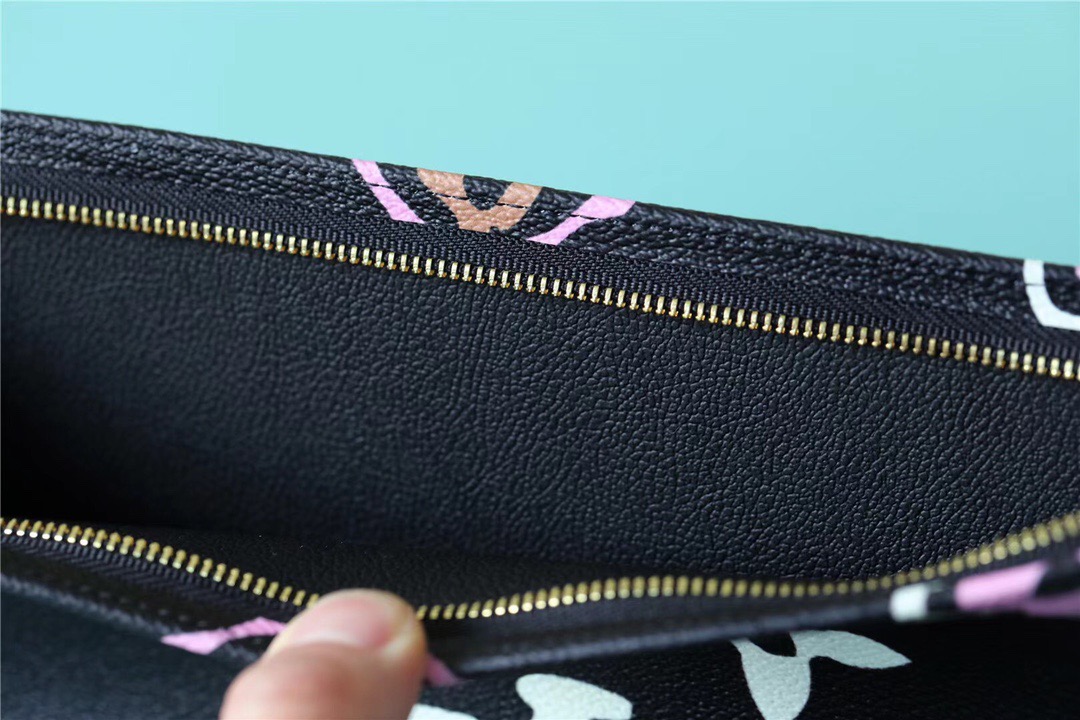 1:1 Replica Louis Vuitton Cosmetic Toiletry Pouch 26 Waxed Monogram Canvas Black For Women, Women's Wallets 9.8in/25cm LV M80751 - Image 6