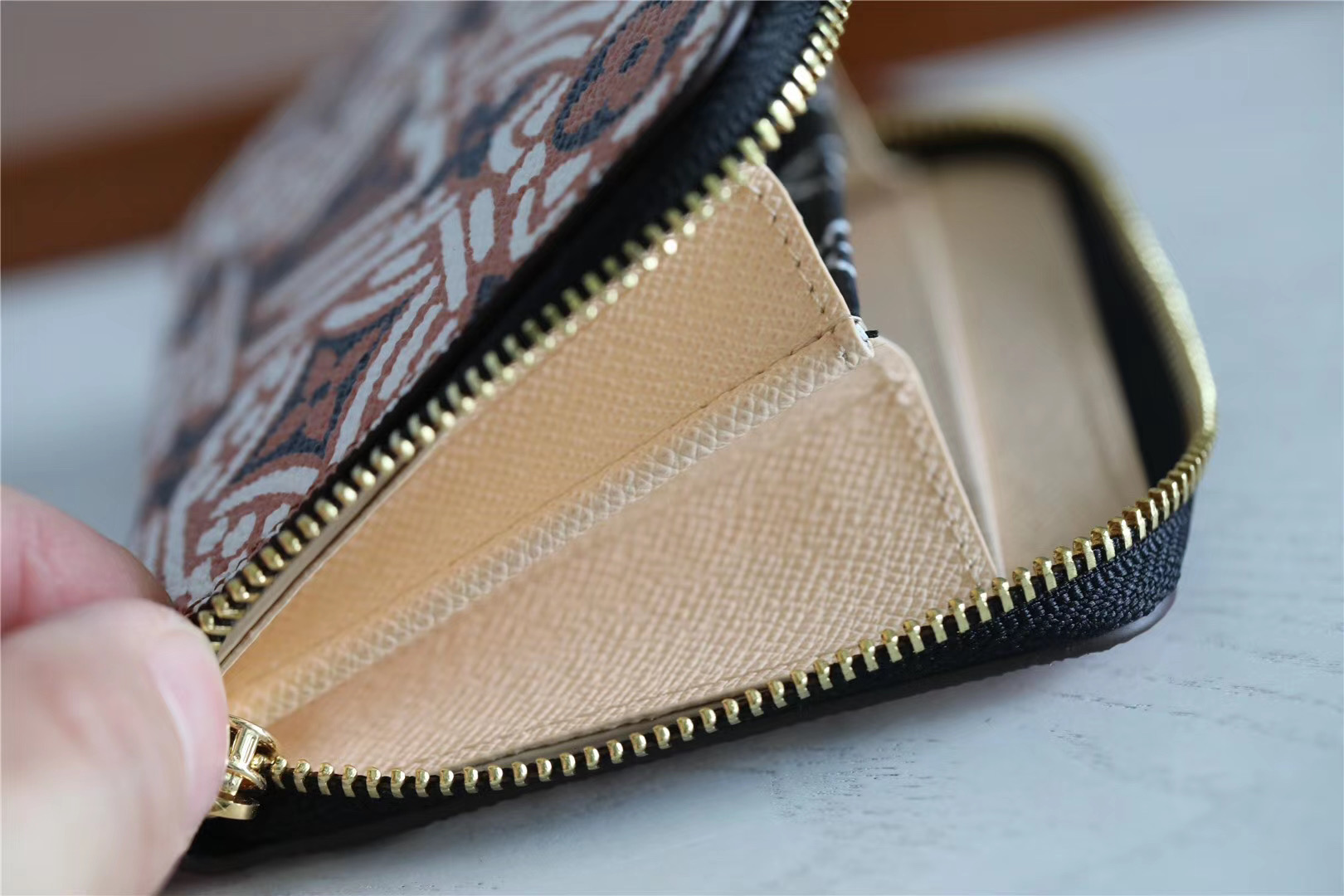 1:1 Replica Louis Vuitton Crafty Zippy Coin Purse Monogram Canvas For Women, Women's Wallets 4.3in/11cm LV M69496 - Image 8