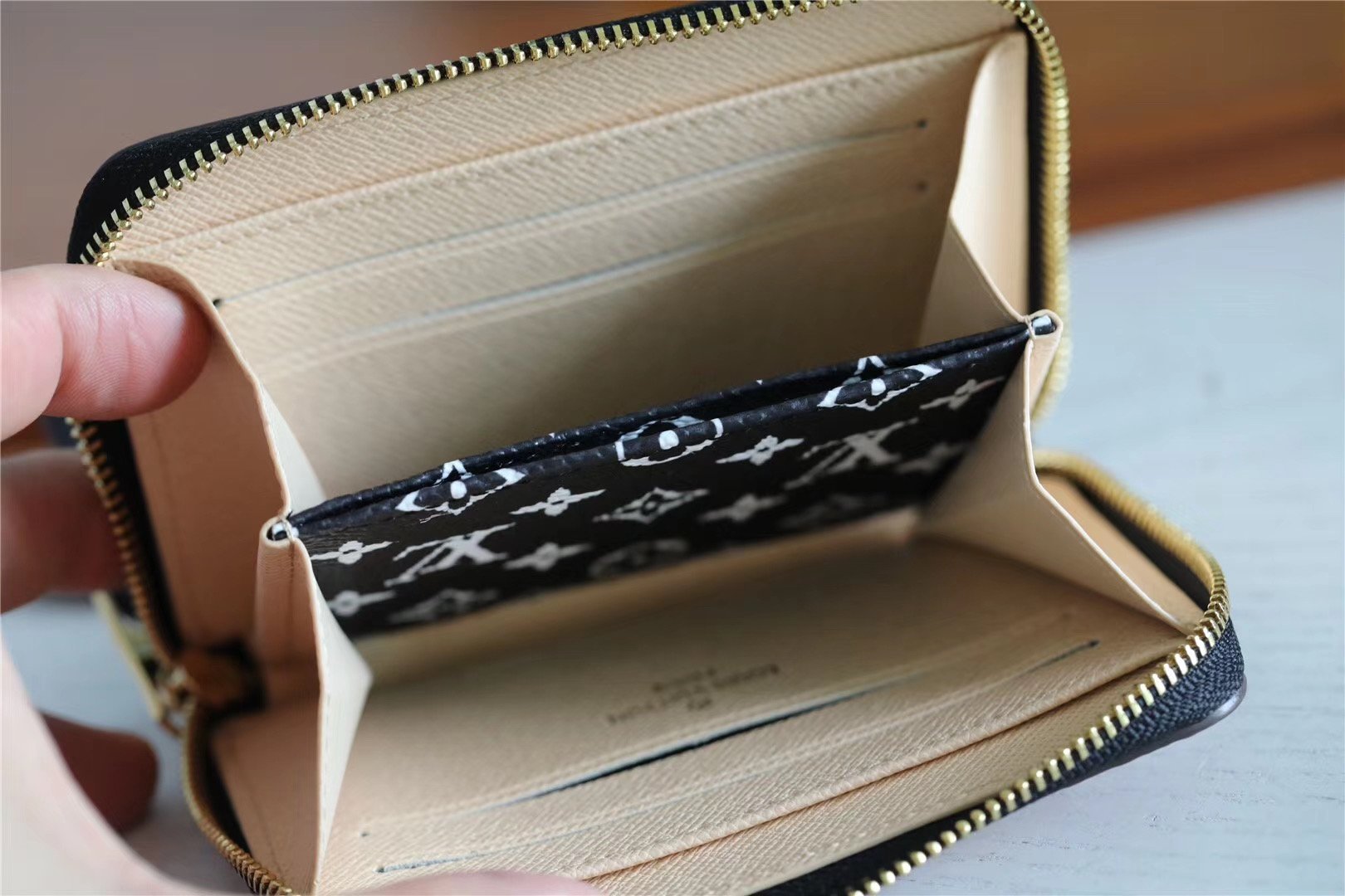 1:1 Replica Louis Vuitton Crafty Zippy Coin Purse Monogram Canvas For Women, Women's Wallets 4.3in/11cm LV M69496 - Image 3