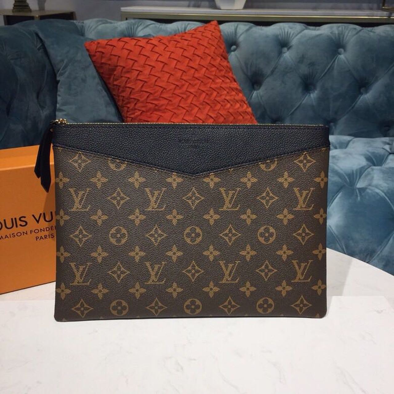 1:1 Replica Louis Vuitton Daily Pouch Monogram Canvas For Women, Women's Wallet 11.6in/29.5cm LV M62048 - Image 2