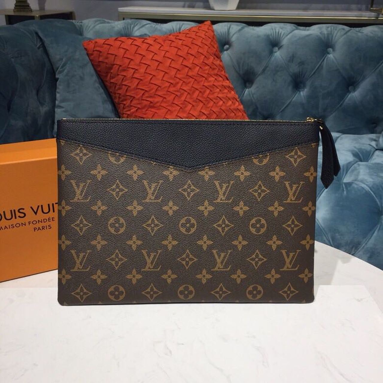 1:1 Replica Louis Vuitton Daily Pouch Monogram Canvas For Women, Women's Wallet 11.6in/29.5cm LV M62048 - Image 3