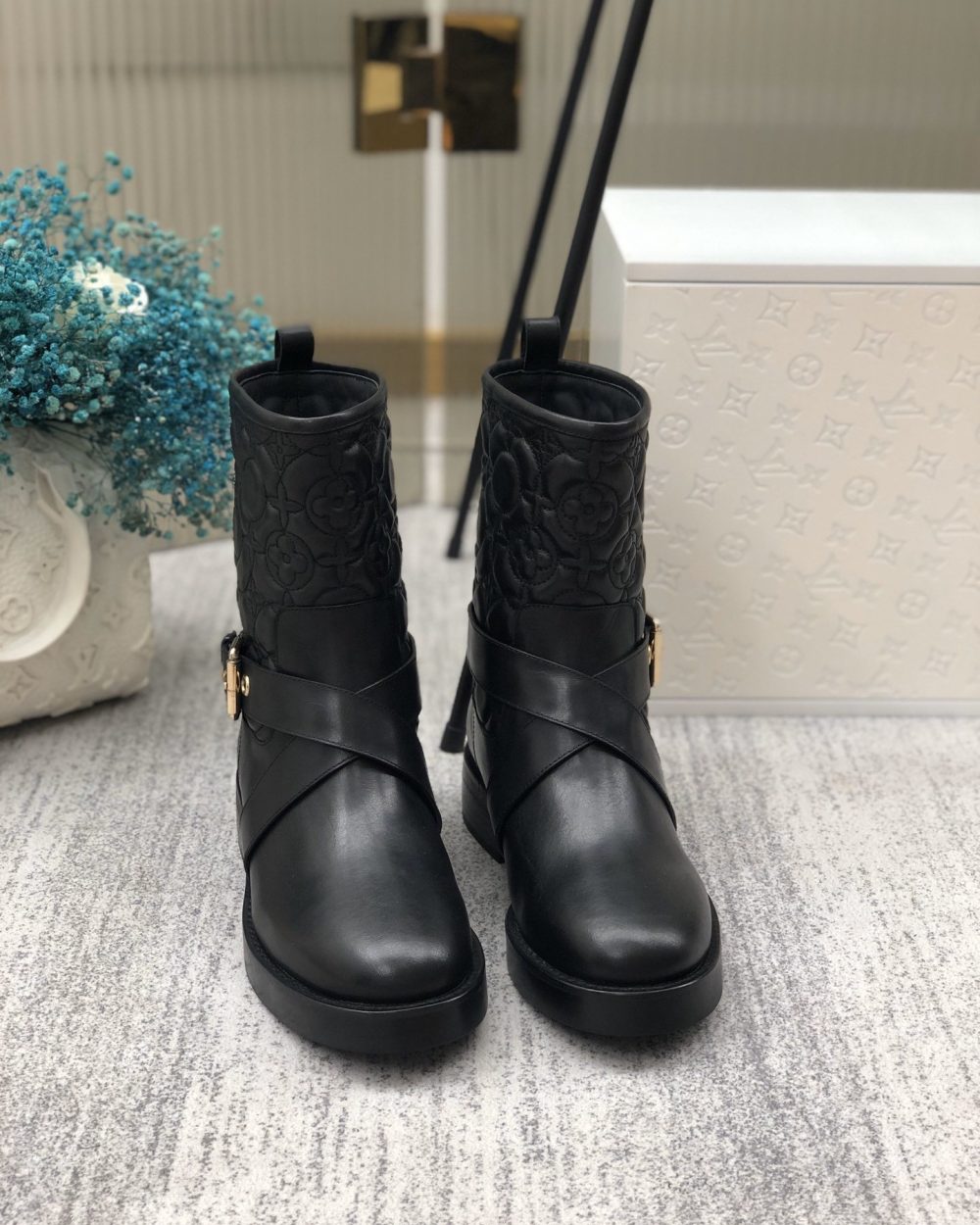 Louis Vuitton Discovery Flat Ankle Boot Black For Women LV