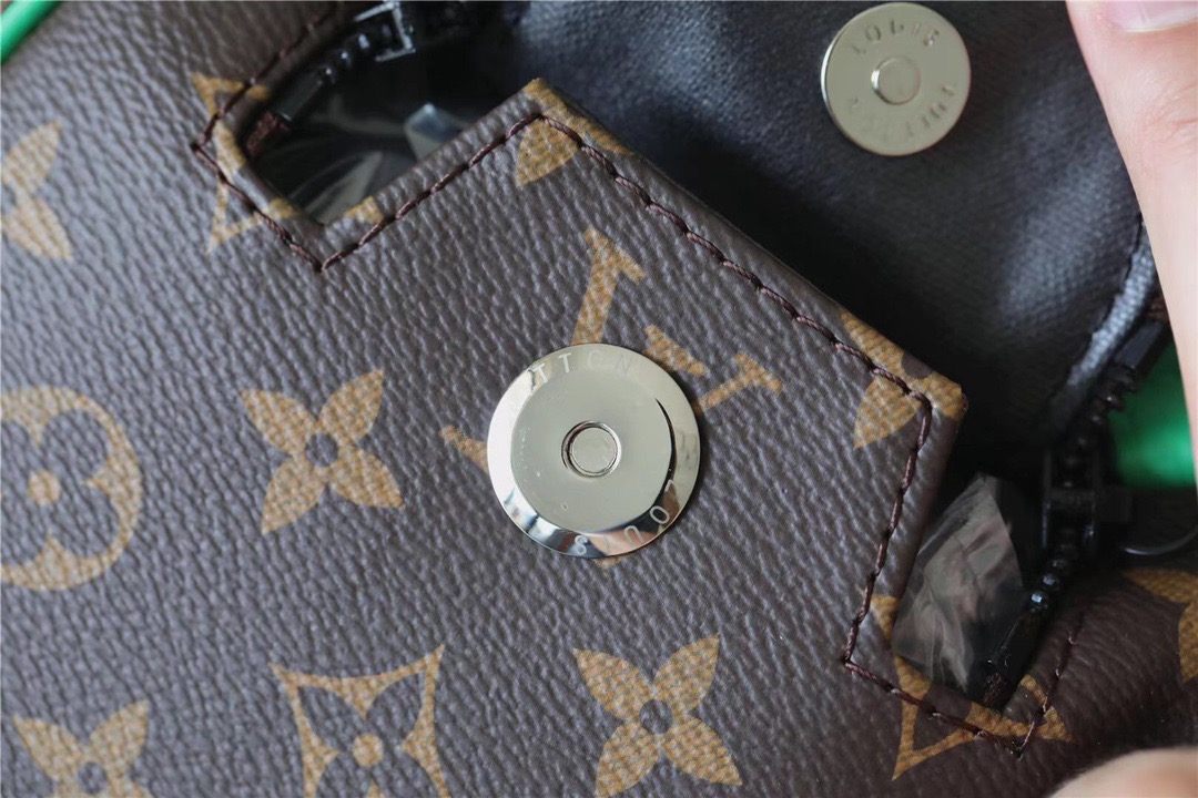 1:1 Replica Louis Vuitton Dopp Kit Poche Toilette Monogram Canvas By Virgil Abloh's Minty /Green For Women, Women's Wallets 11in/28cm LV M46253 - Image 7