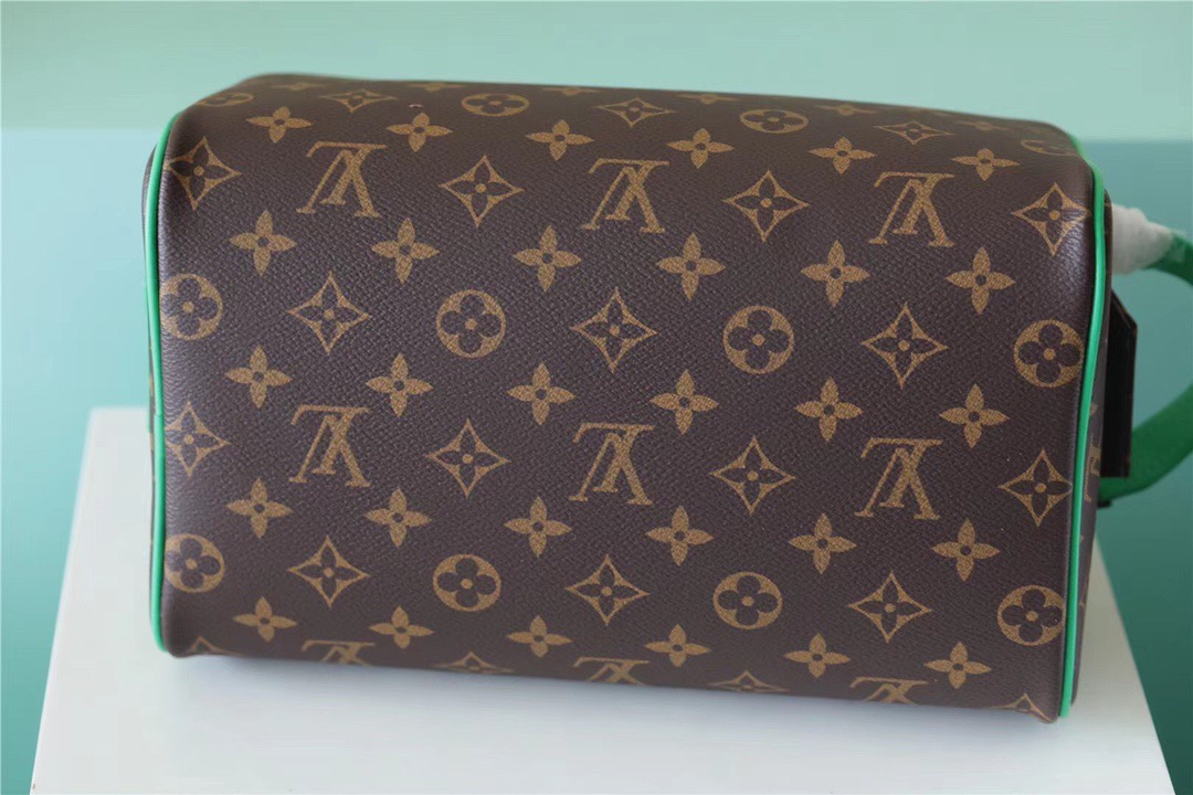 1:1 Replica Louis Vuitton Dopp Kit Poche Toilette Monogram Canvas By Virgil Abloh's Minty /Green For Women, Women's Wallets 11in/28cm LV M46253 - Image 5