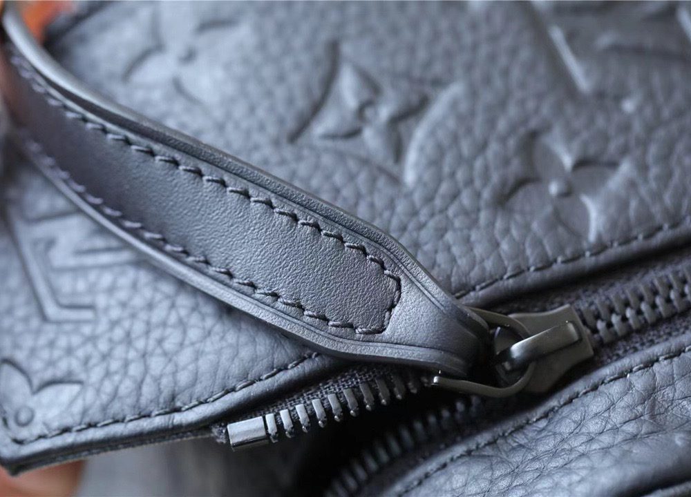 1:1 Replica Louis Vuitton Dopp Kit Toilet Pouch Monogram Empreinte Black For Women, Women's Wallets 11in/28cm LV