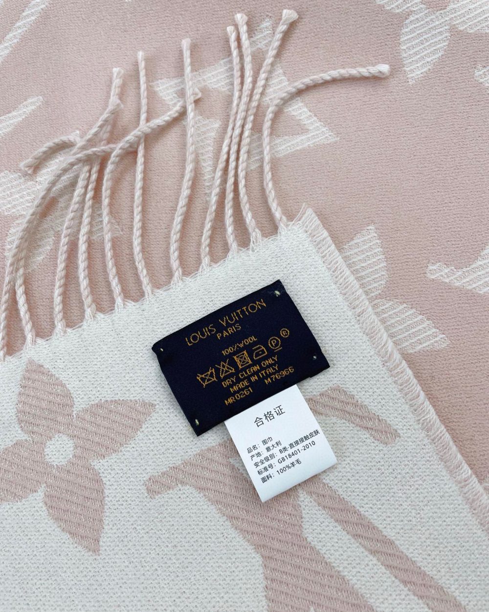 Louis Vuitton Essential Monogram Beige/Rose Scarf 180cm/71in M77854