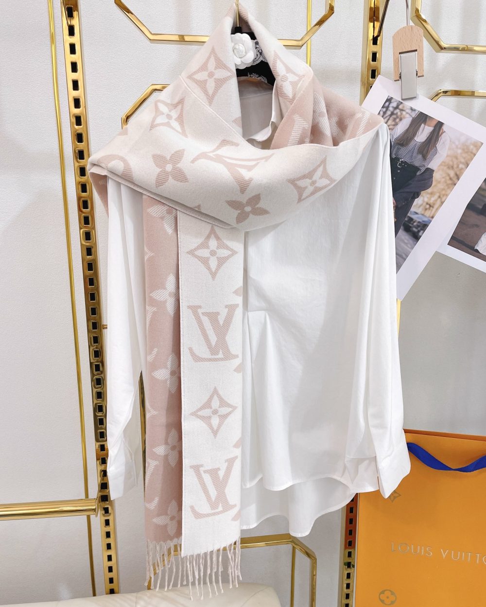 Louis Vuitton Essential Monogram Beige/Rose Scarf 180cm/71in M77854