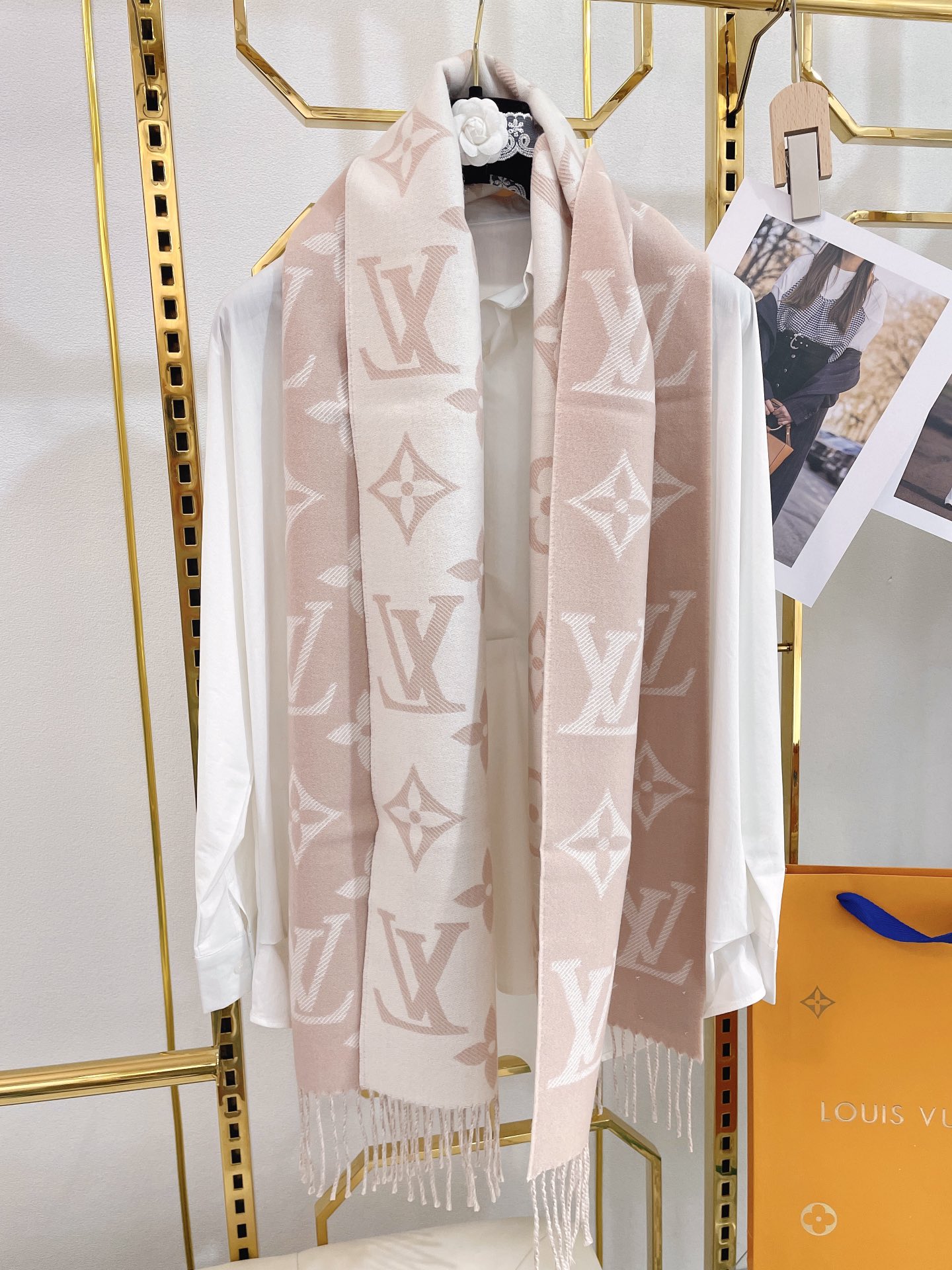 Louis Vuitton Essential Monogram Beige/Rose Scarf 180cm/71in M77854 - Image 4