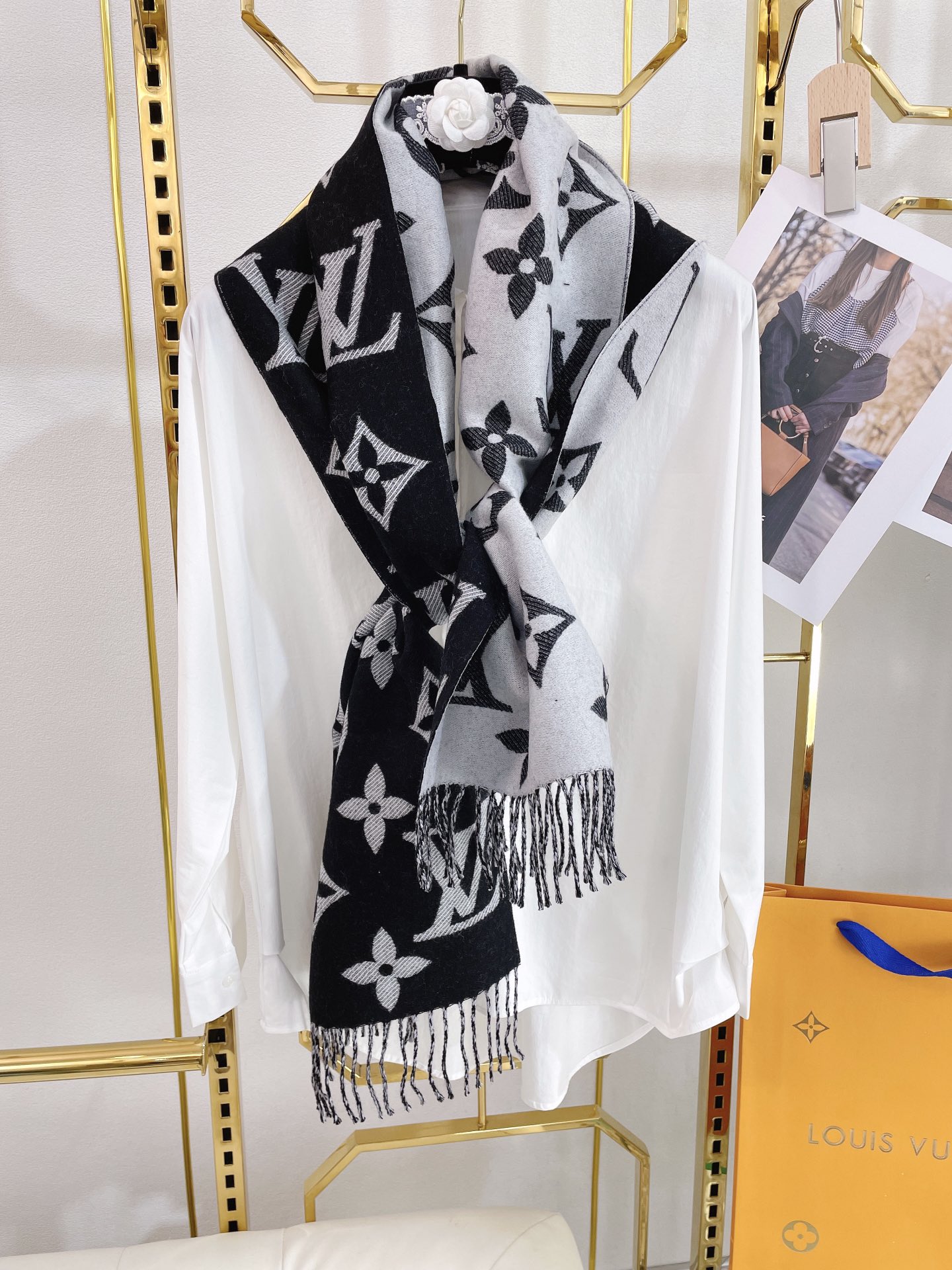 LV Essential Monogram Black/White Scarf - Image 2