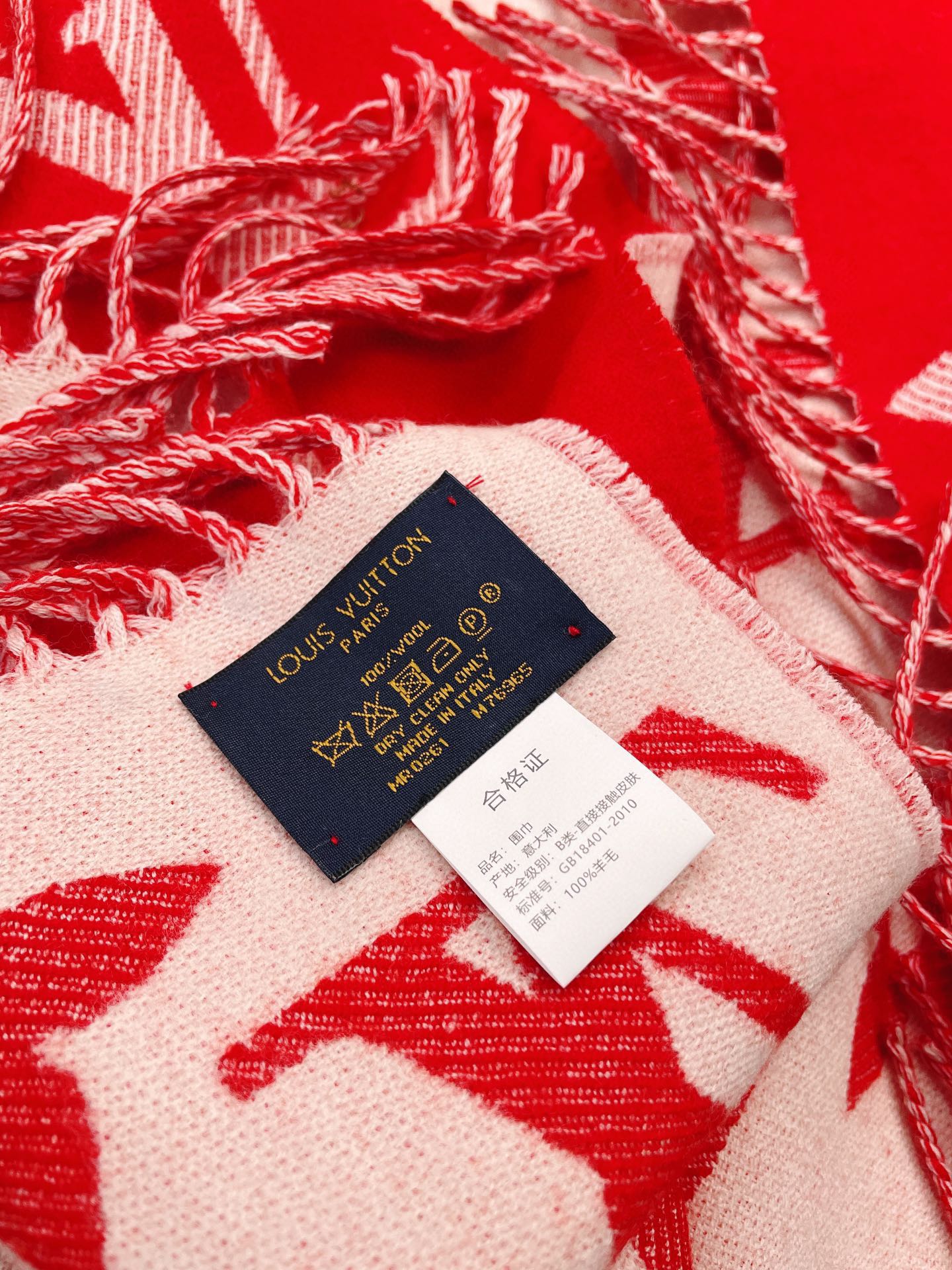 Louis Vuitton Essential Monogram Red/Rose Scarf 180cm/71in - Image 4