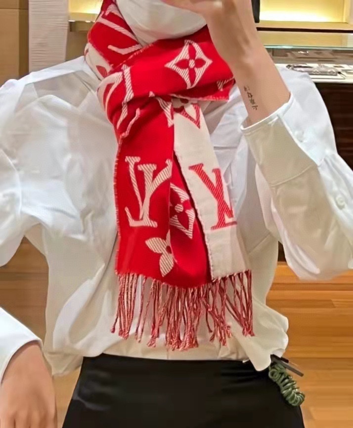 Louis Vuitton Essential Monogram Red/Rose Scarf 180cm/71in - Image 3