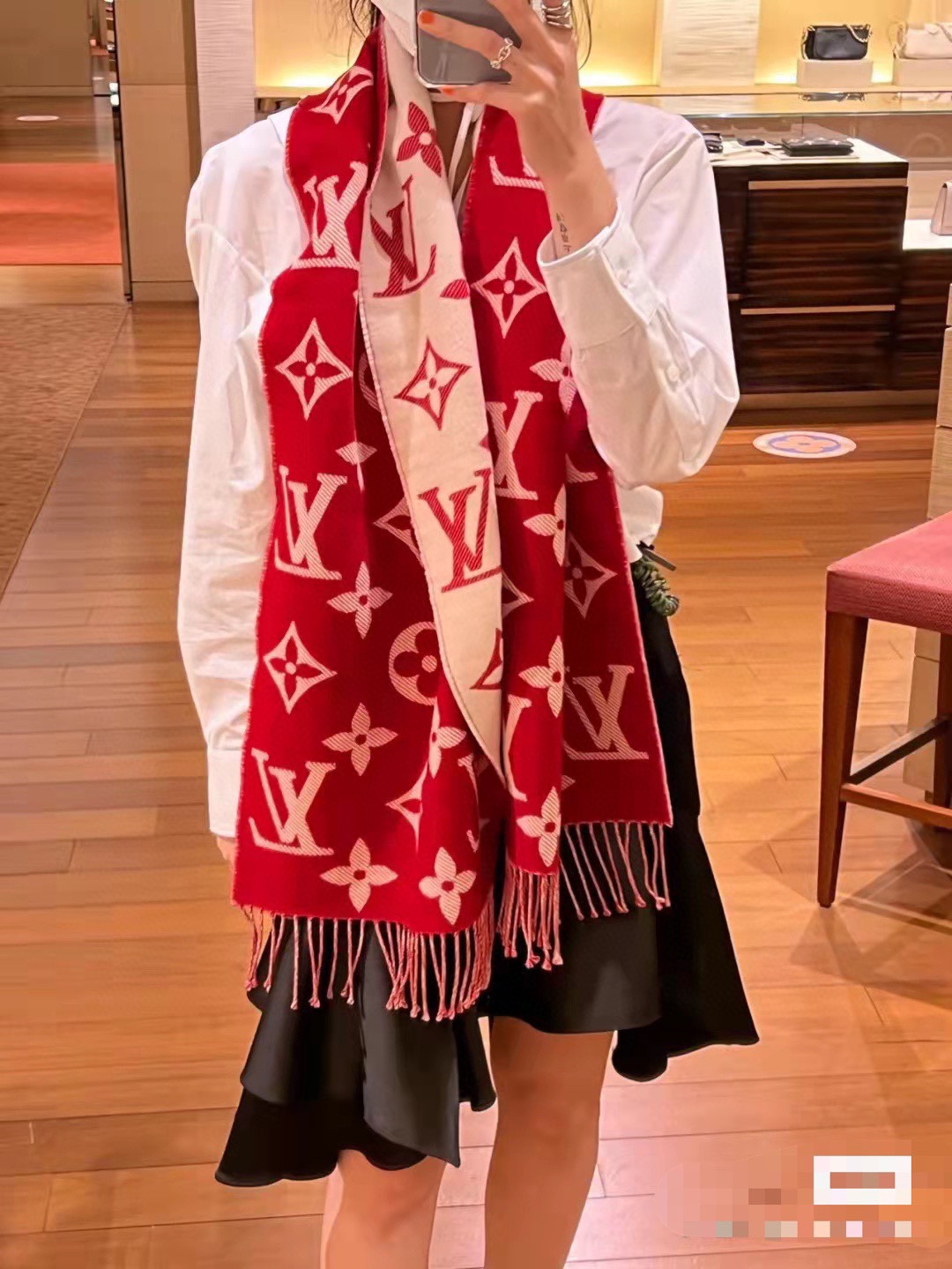 Louis Vuitton Essential Monogram Red/Rose Scarf 180cm/71in - Image 2