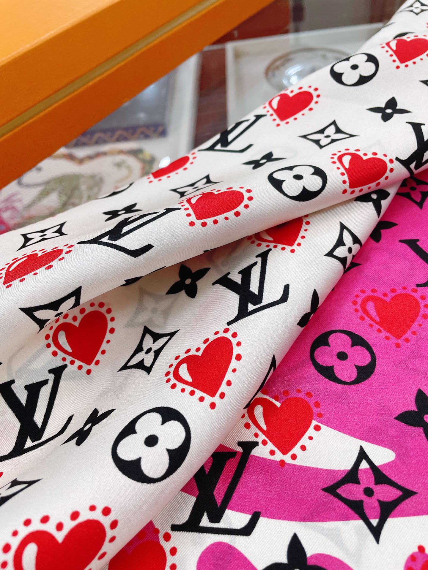 Louis Vuitton I LV U Pink Square Scarf 90cm/35in M77354 - Image 3