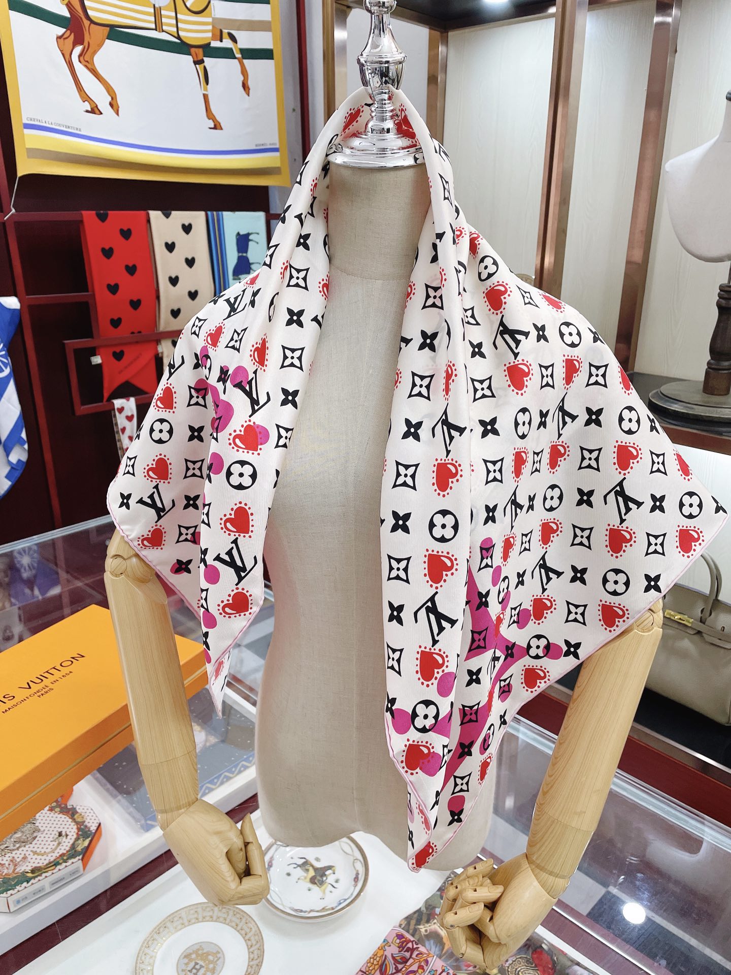 Louis Vuitton I LV U Pink Square Scarf 90cm/35in M77354 - Image 6