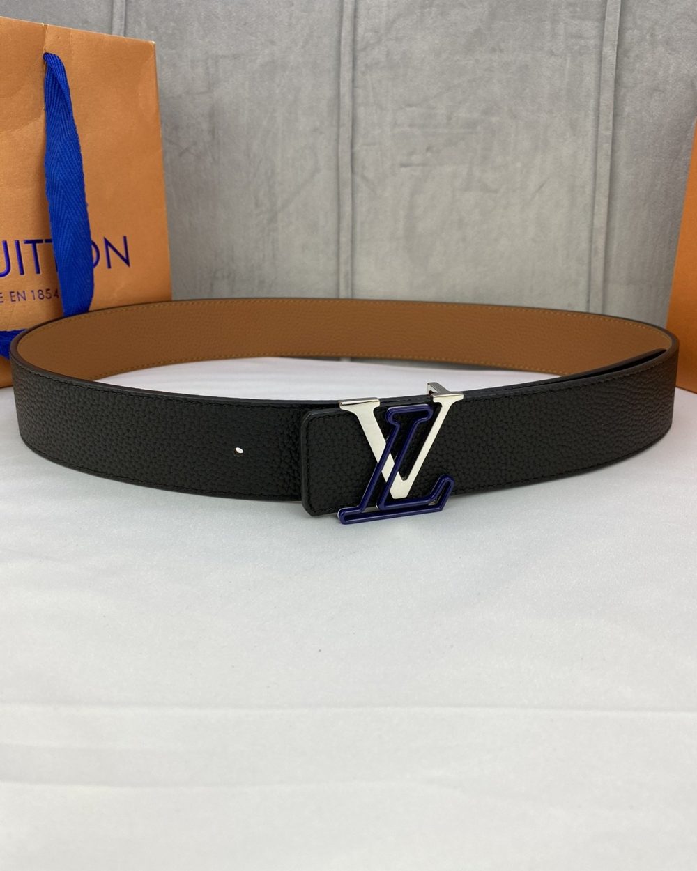 1:1 Replica Louis Vuitton Iconic Reversible LV Belt Black LV Women Belt