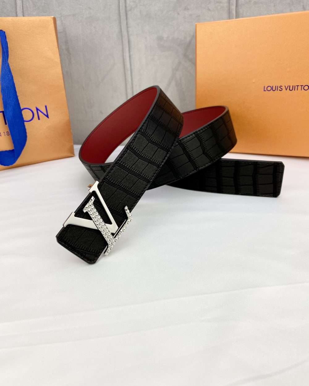 1:1 Replica Louis Vuitton Iconic Reversible LV Belt Black LV Women Belt