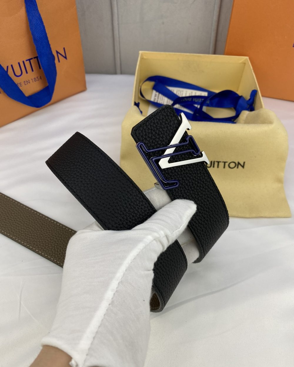 1:1 Replica Louis Vuitton Iconic Reversible LV Belt Black LV Women Belt