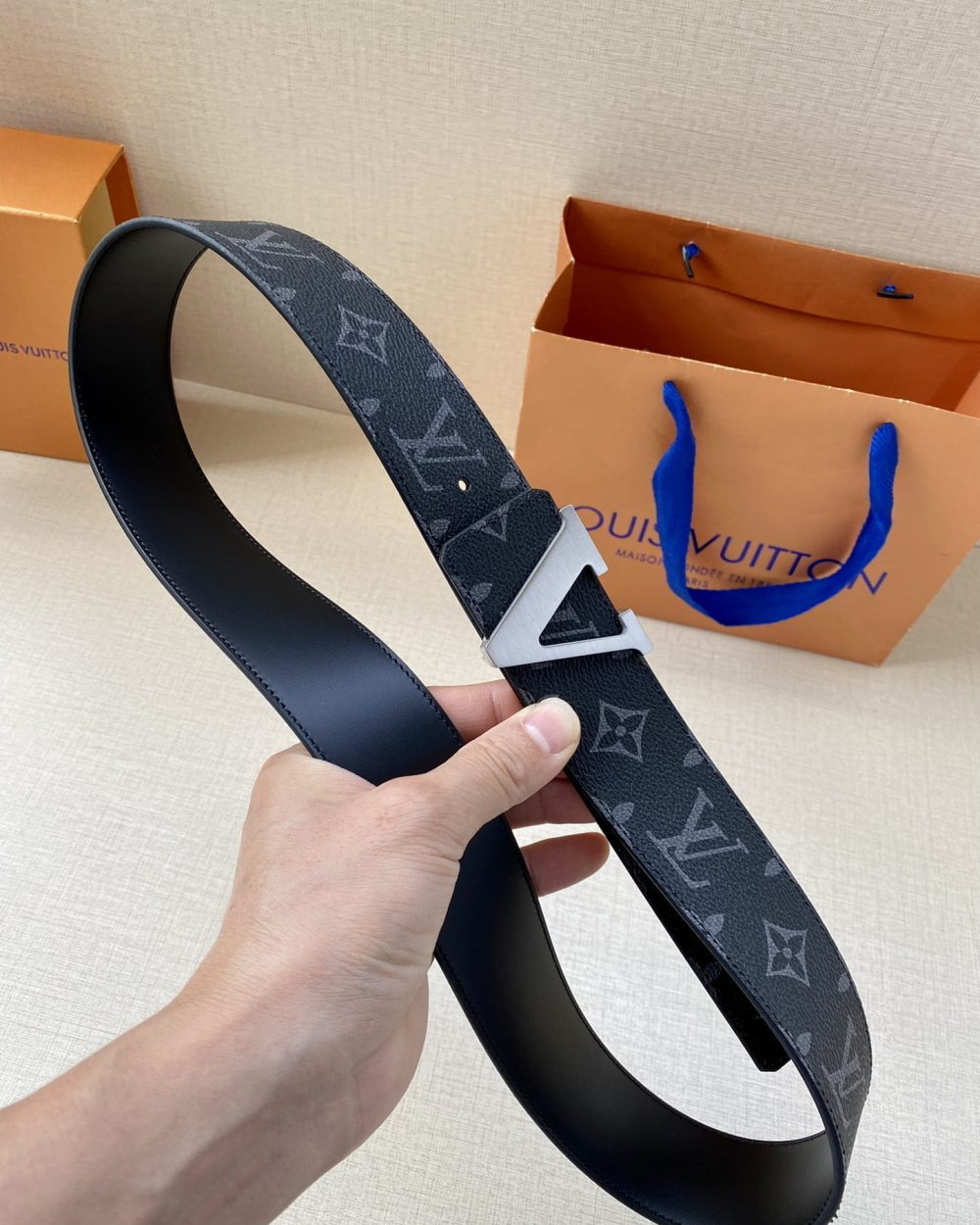 1:1 Replica Louis Vuitton Iconic Reversible LV Belt Black LV Women Belt