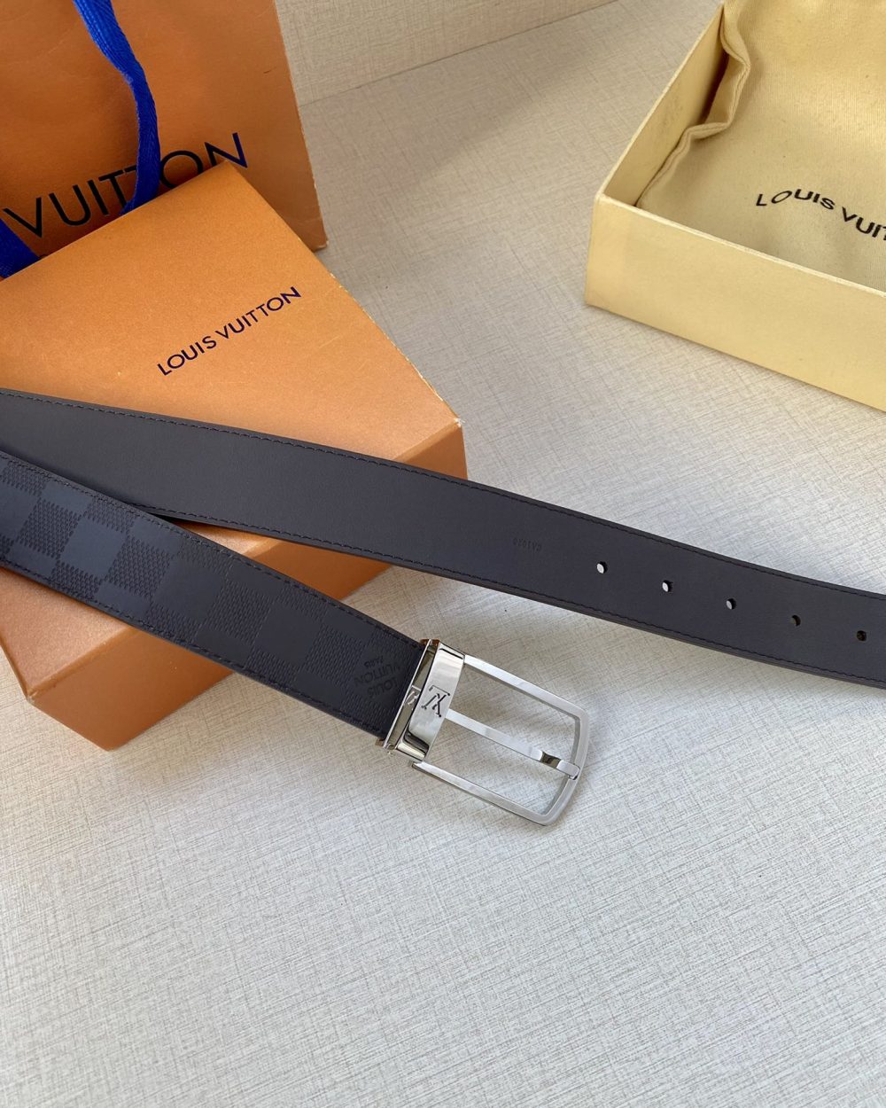 1:1 Replica Louis Vuitton Iconic Reversible LV Belt Black LV Women Belt