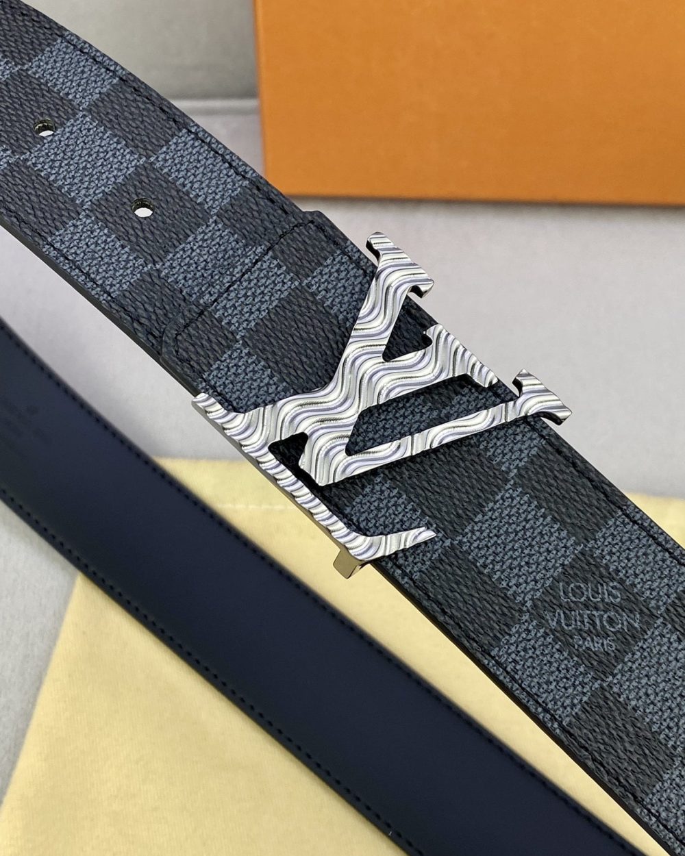 1:1 Replica Louis Vuitton Iconic Reversible LV Belt Black LV Women Belt