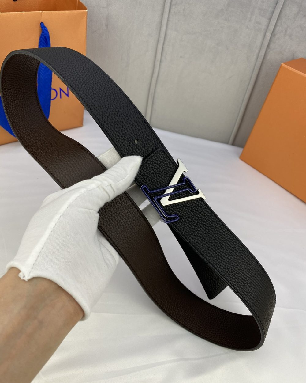 1:1 Replica Louis Vuitton Iconic Reversible LV Belt Black LV Women Belt