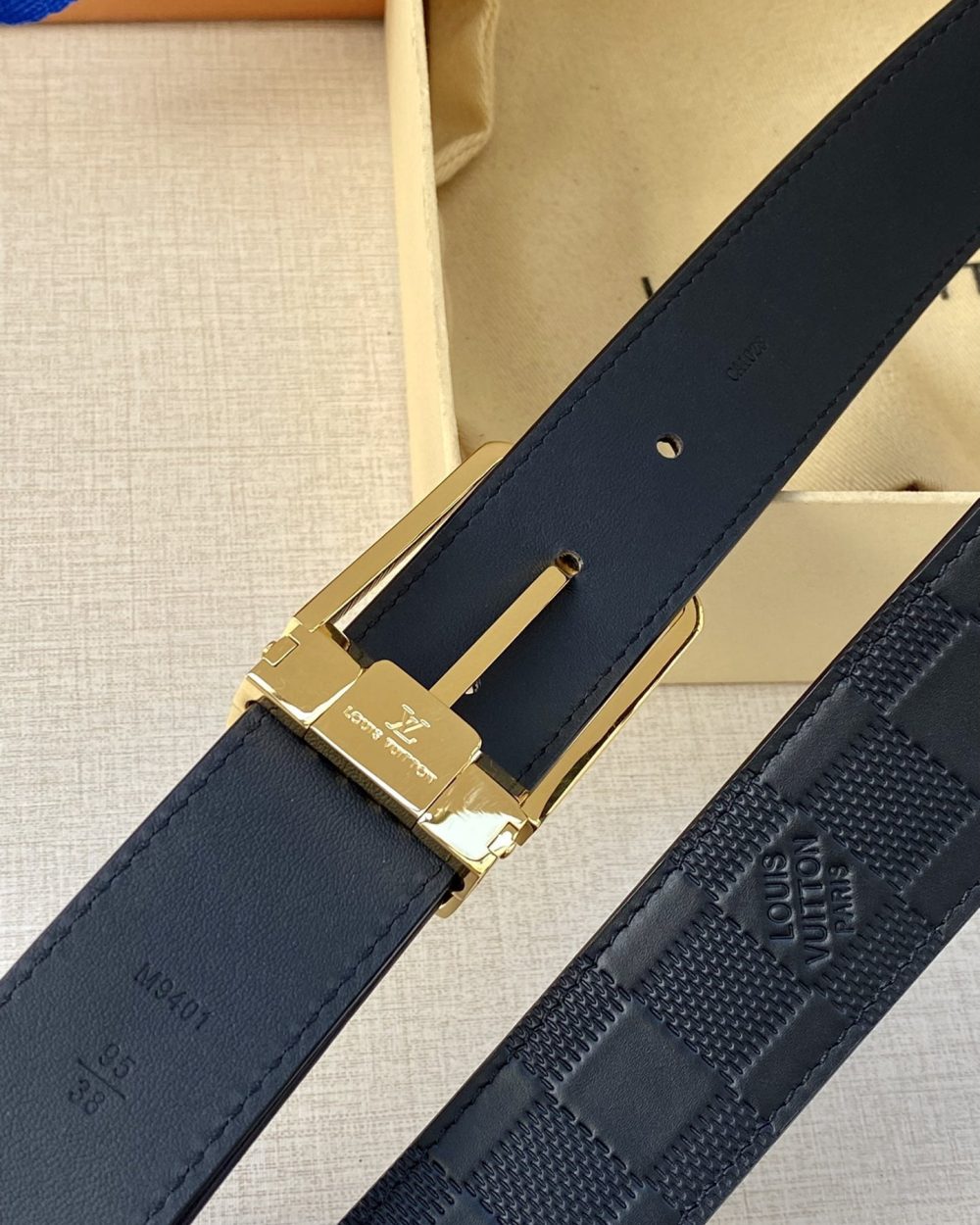 1:1 Replica Louis Vuitton Iconic Reversible LV Belt Black LV Women Belt