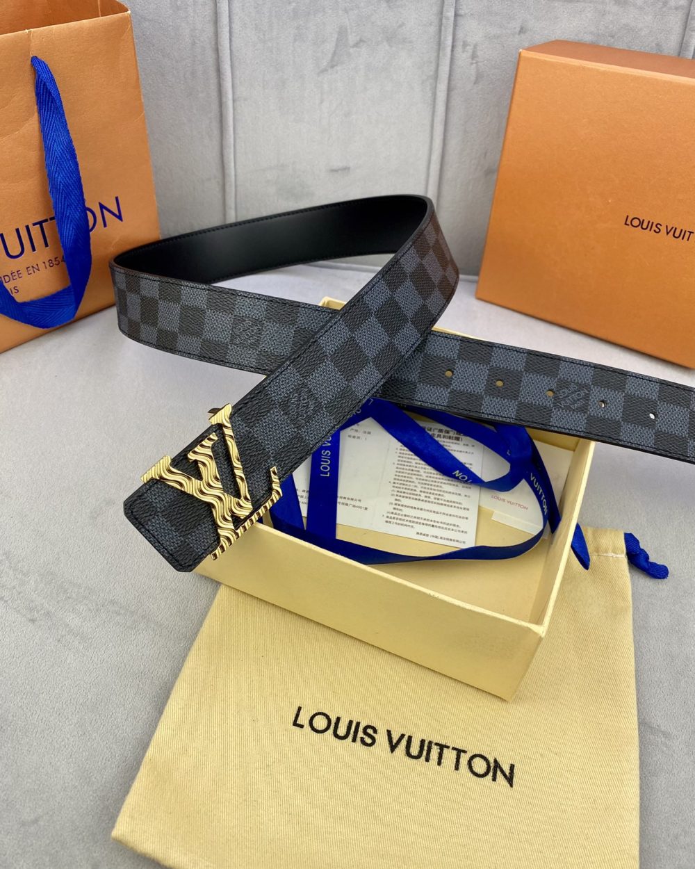1:1 Replica Louis Vuitton Iconic Reversible LV Belt Black LV Women Belt