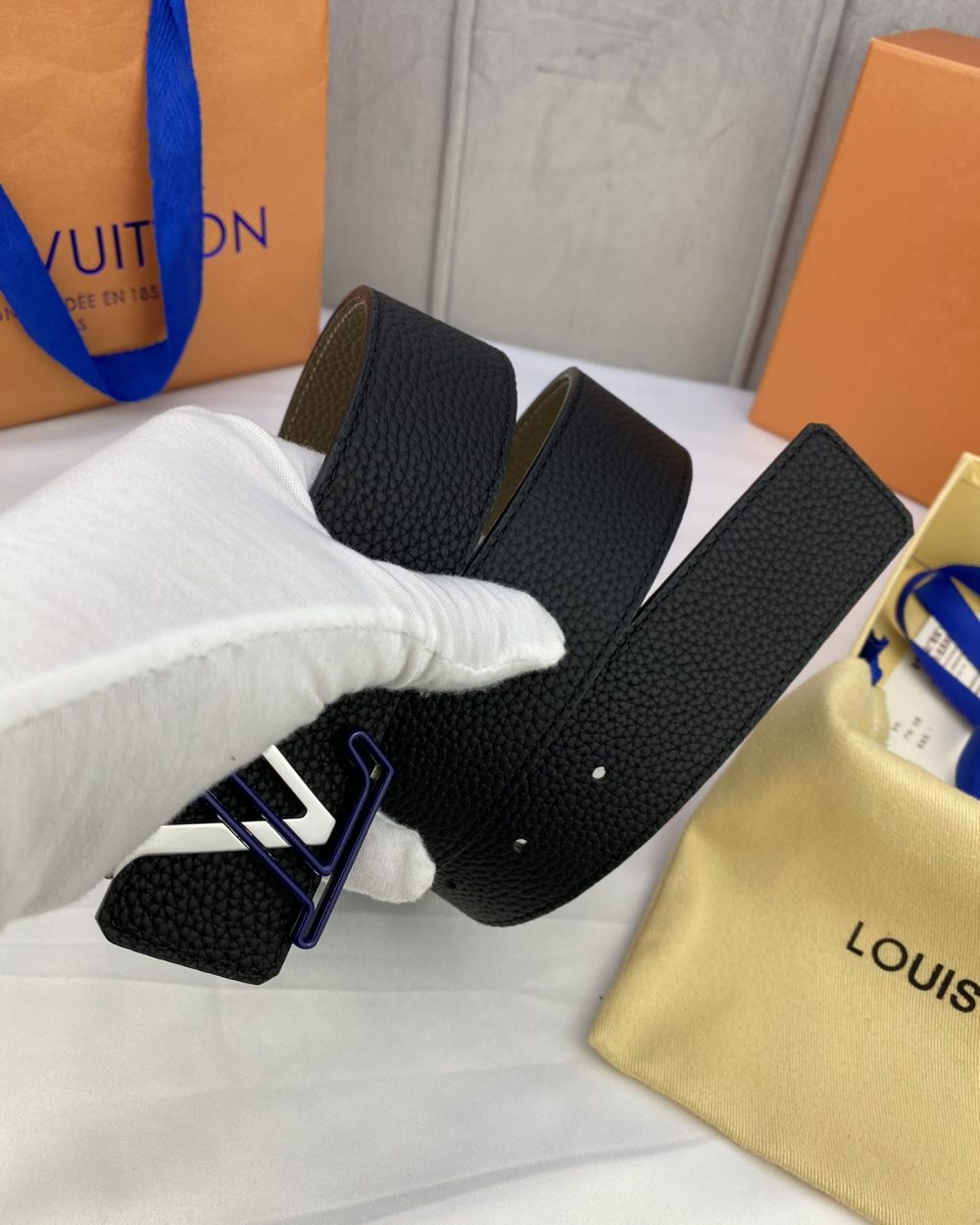 1:1 Replica Louis Vuitton Iconic Reversible LV Belt Black LV Women Belt