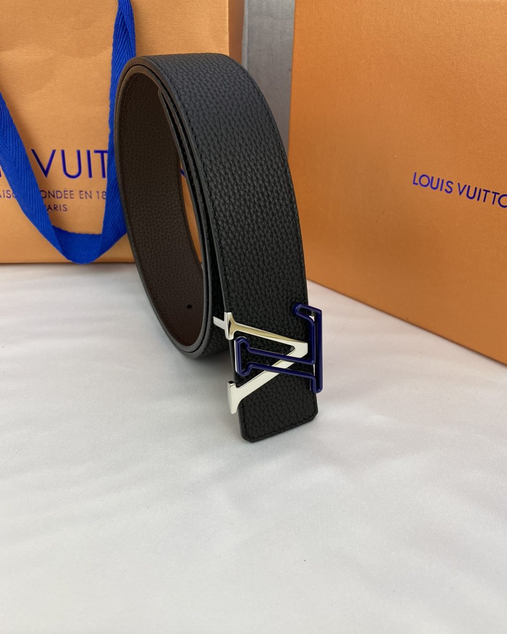 1:1 Replica Louis Vuitton Iconic Reversible LV Belt Black LV Women Belt