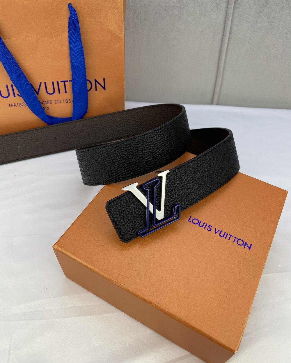 1:1 Replica Louis Vuitton Iconic Reversible LV Belt Black LV Women Belt