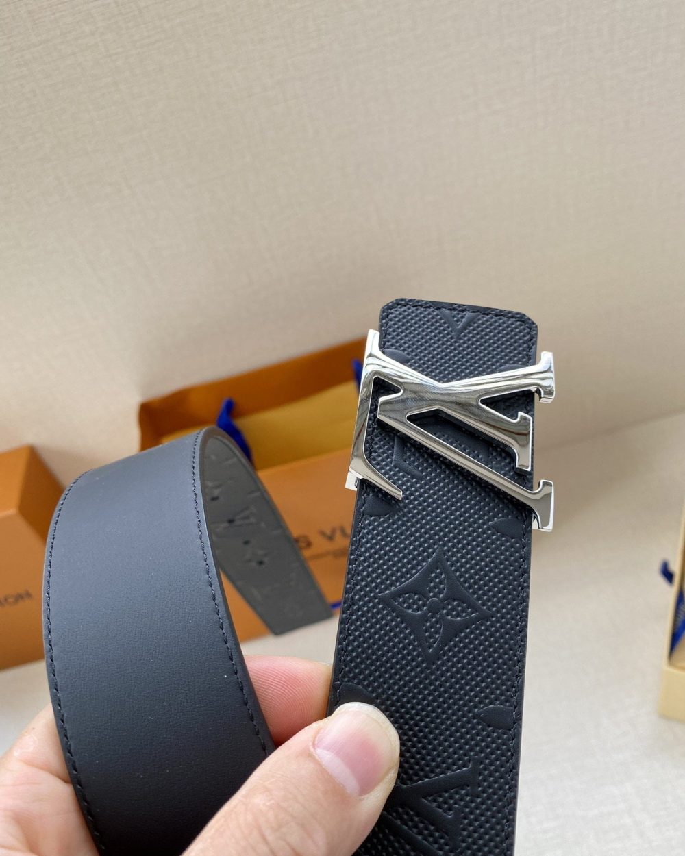 1:1 Replica Louis Vuitton Iconic Reversible LV Belt Black LV Women Belt