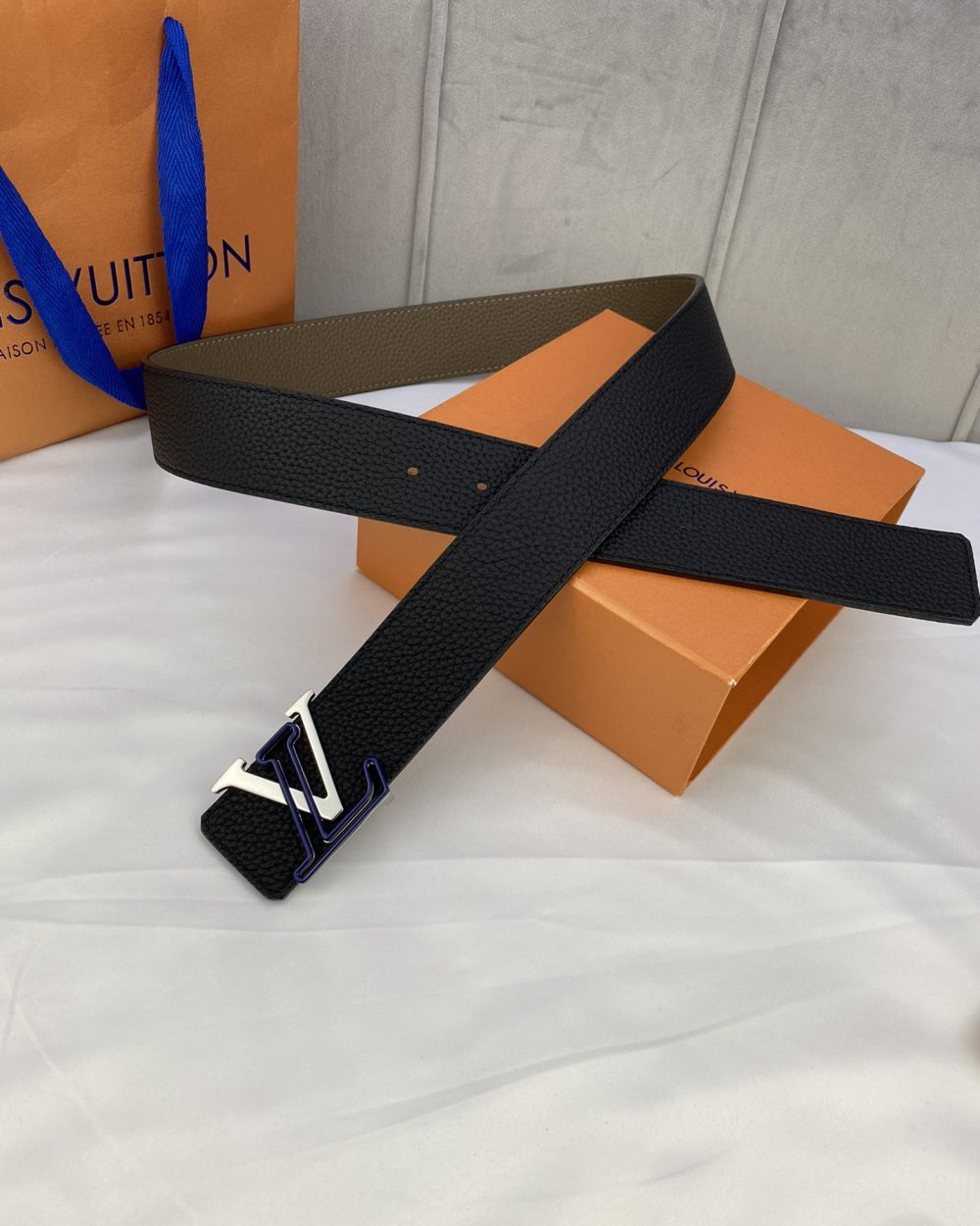 1:1 Replica Louis Vuitton Iconic Reversible LV Belt Black LV Women Belt