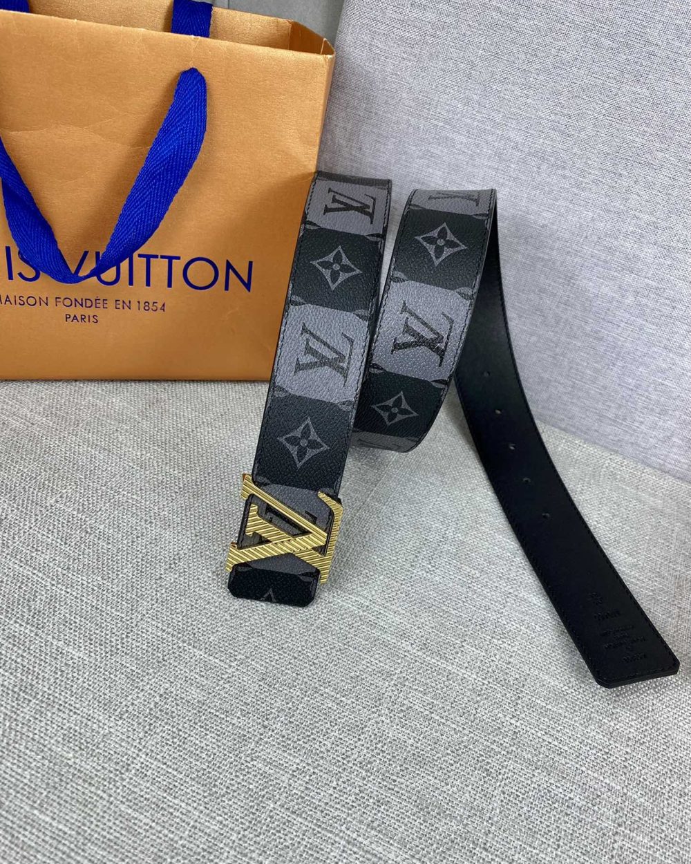 1:1 Replica Louis Vuitton Iconic Reversible LV Belt Black LV Women Belt