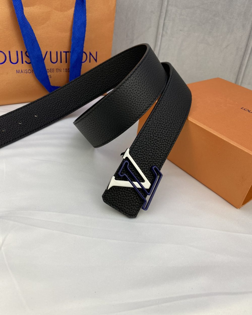 1:1 Replica Louis Vuitton Iconic Reversible LV Belt Black LV Women Belt