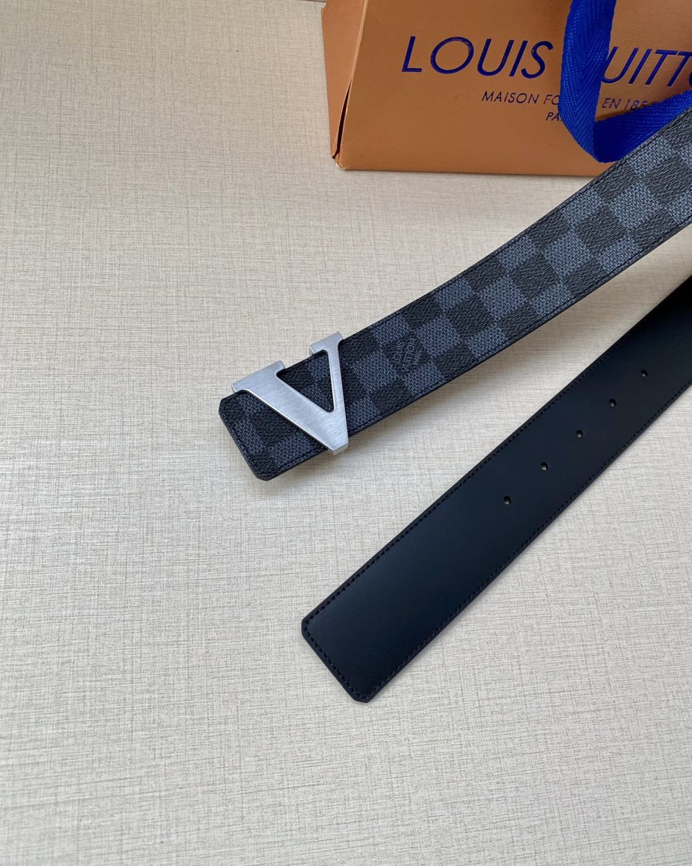 1:1 Replica Louis Vuitton Iconic Reversible LV Belt Black LV Women Belt