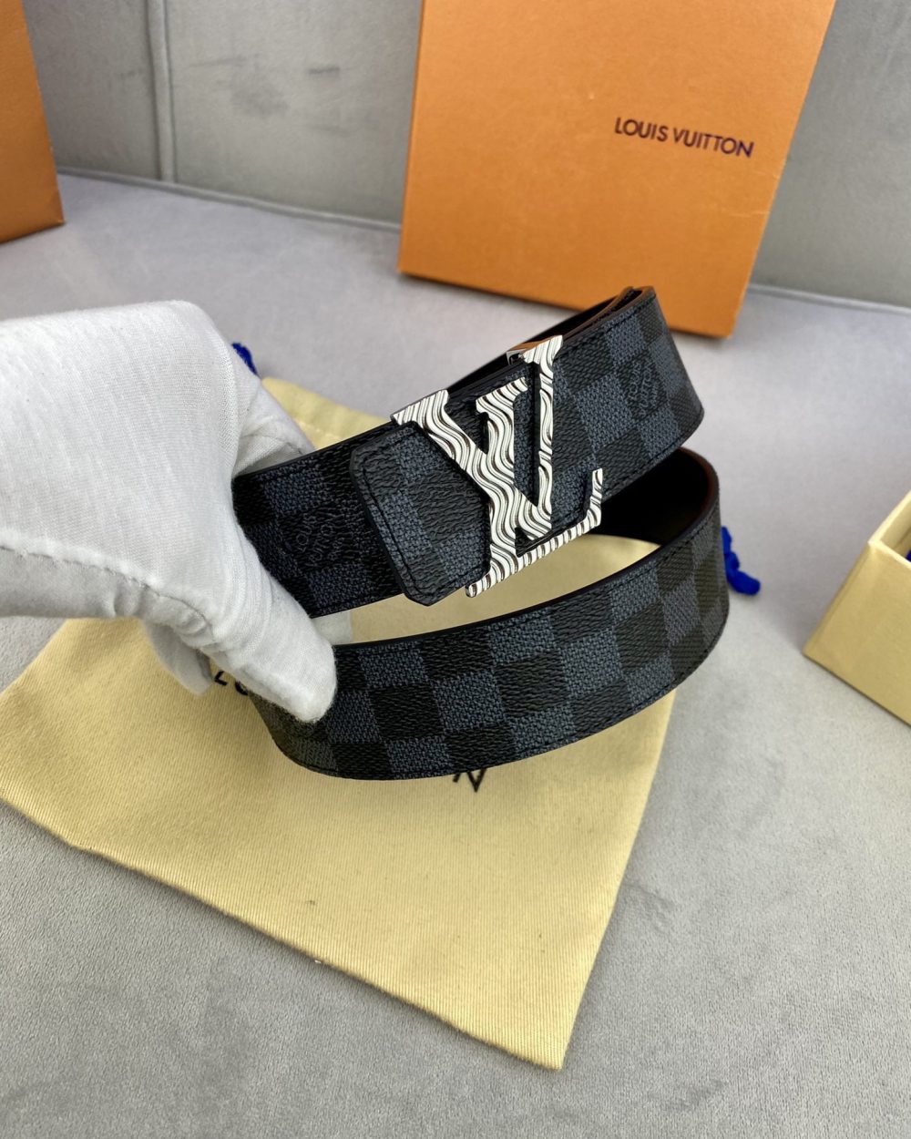 1:1 Replica Louis Vuitton Iconic Reversible LV Belt Black LV Women Belt