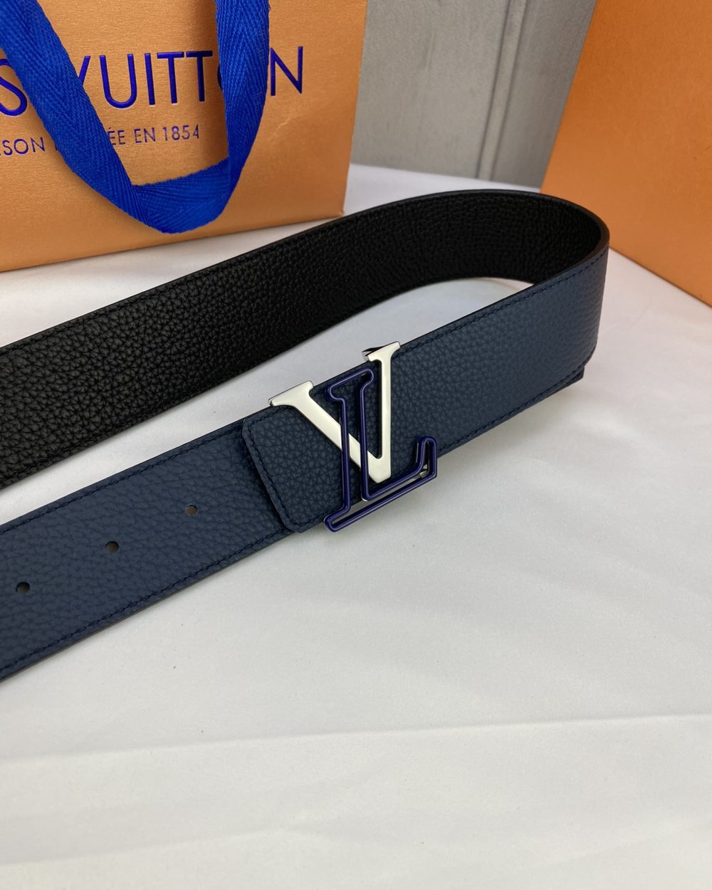 1:1 Replica Louis Vuitton Iconic Reversible LV Belt Black LV Women Belt