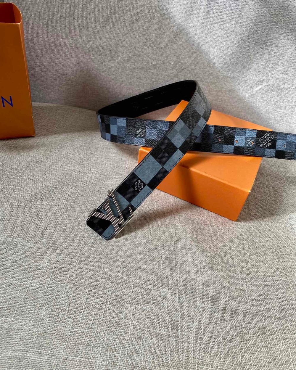 1:1 Replica Louis Vuitton Initiales Reversible LV Belt Damier Graphite Giant Blue LV Women Belt