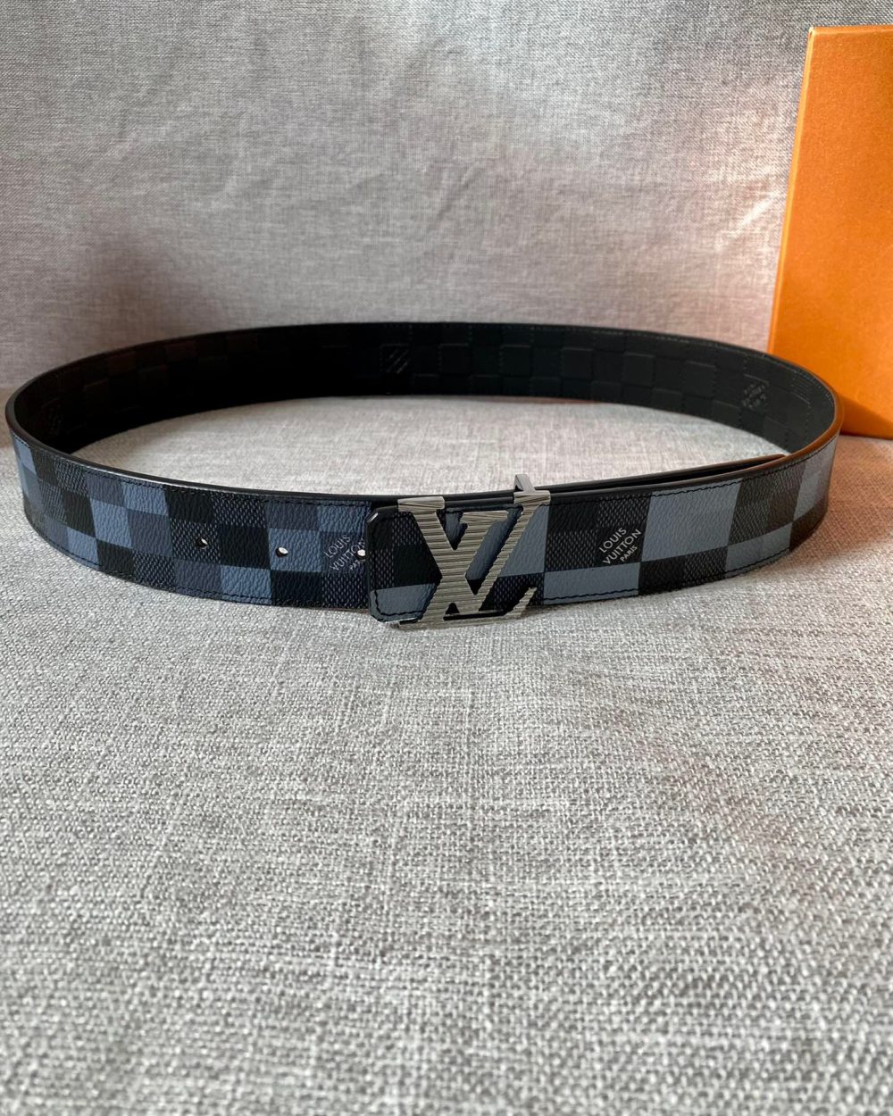 1:1 Replica Louis Vuitton Initiales Reversible LV Belt Damier Graphite Giant Blue LV Women Belt