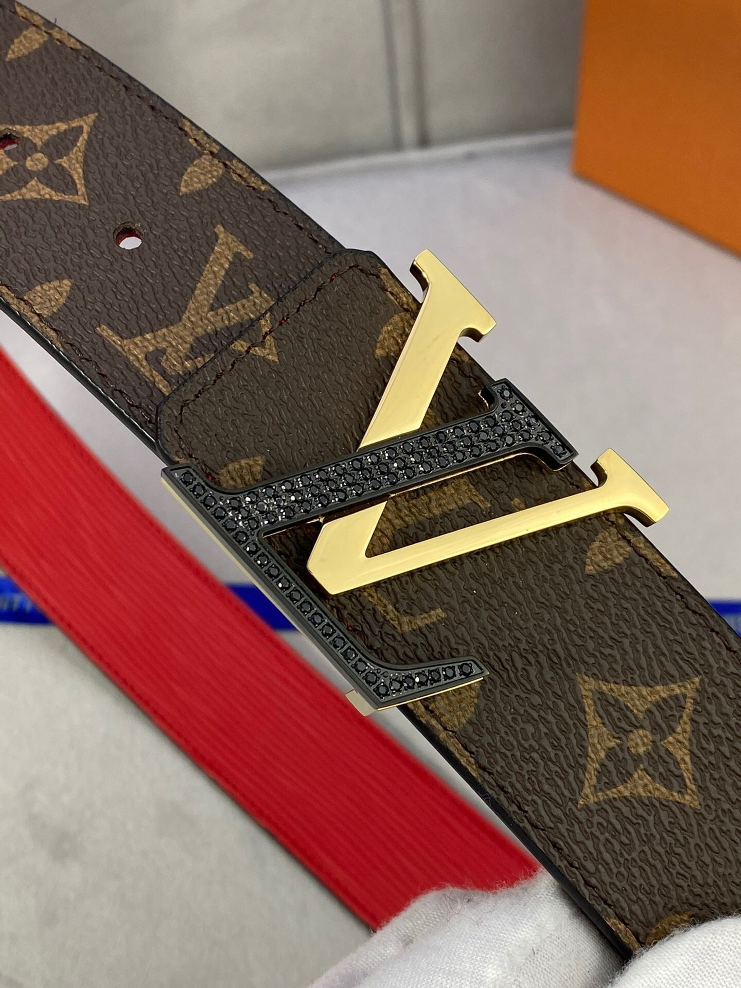 1:1 Replica Louis Vuitton Initiales Reversible LV Belt Monogram Canvas with Black/Gold Toned Hardware LV Women Belt