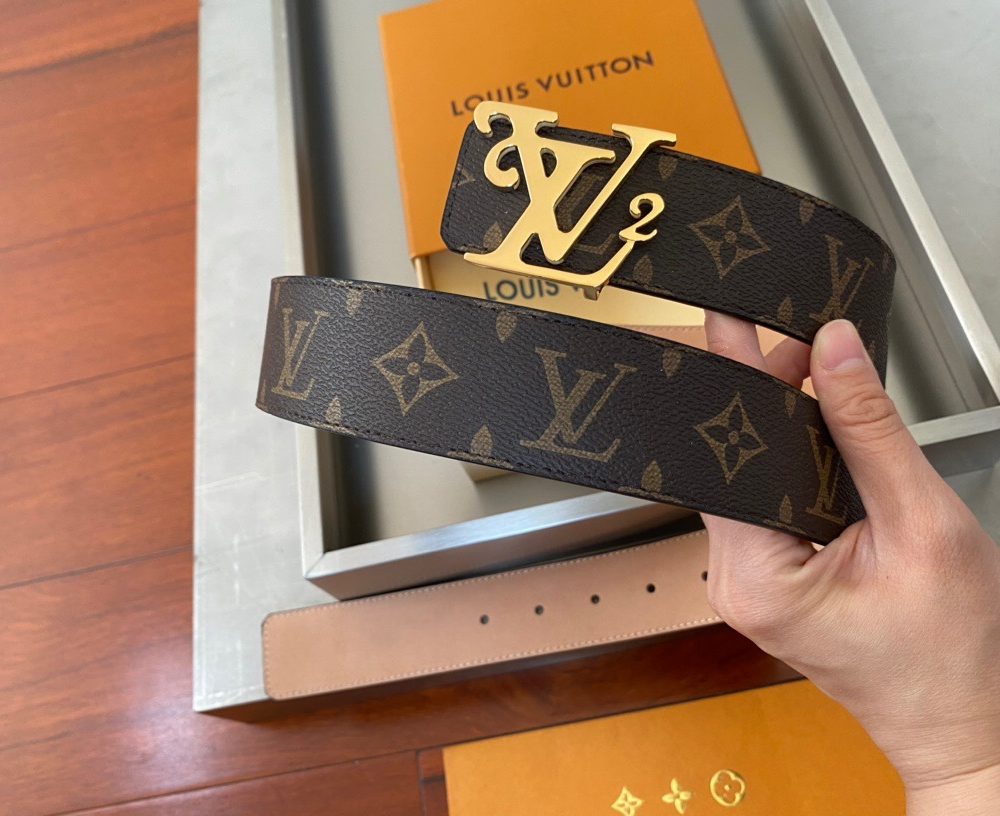 1:1 Replica Louis Vuitton Initiales Reversible LV Belt Monogram Canvas with Gold Toned Hardware LV Women Belt