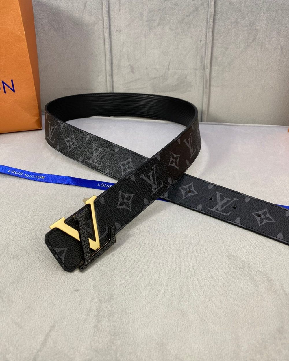 1:1 Replica Louis Vuitton Initiales Reversible LV Belt Monogram Eclipse with Black/Gold Toned Hardware LV Women Belt