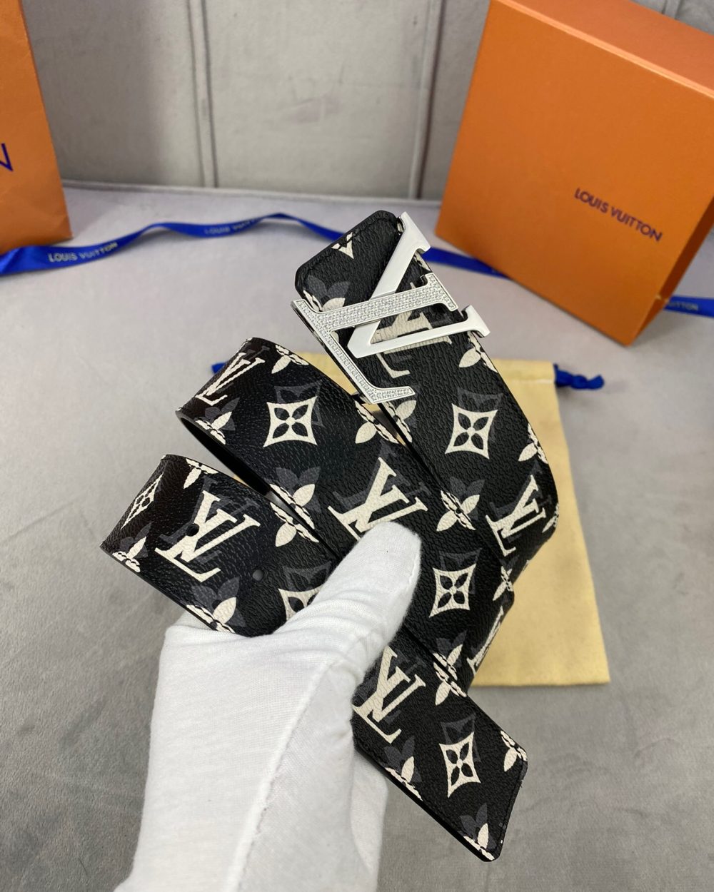 1:1 Replica Louis Vuitton Initiales Reversible LV Belt Monogram with Black Toned Hardware LV Women Belt