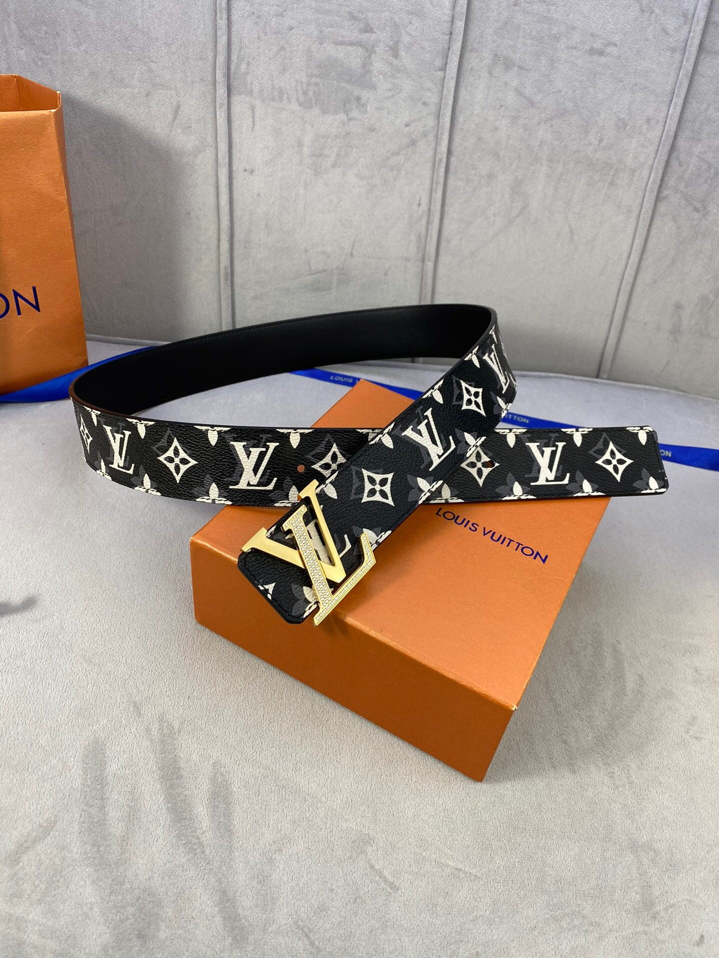 1:1 Replica Louis Vuitton Initiales Reversible LV Belt Monogram with Gold Toned Hardware LV Women Belt