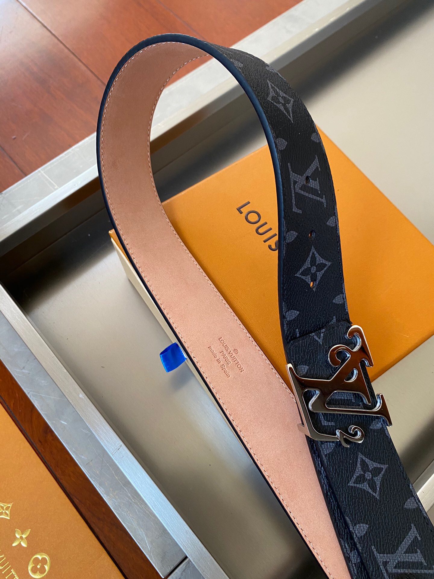 1:1 Replica Louis Vuitton Initiales Reversible LV Belt Monogram with Silver Toned Hardware LV Women Belt - Image 3