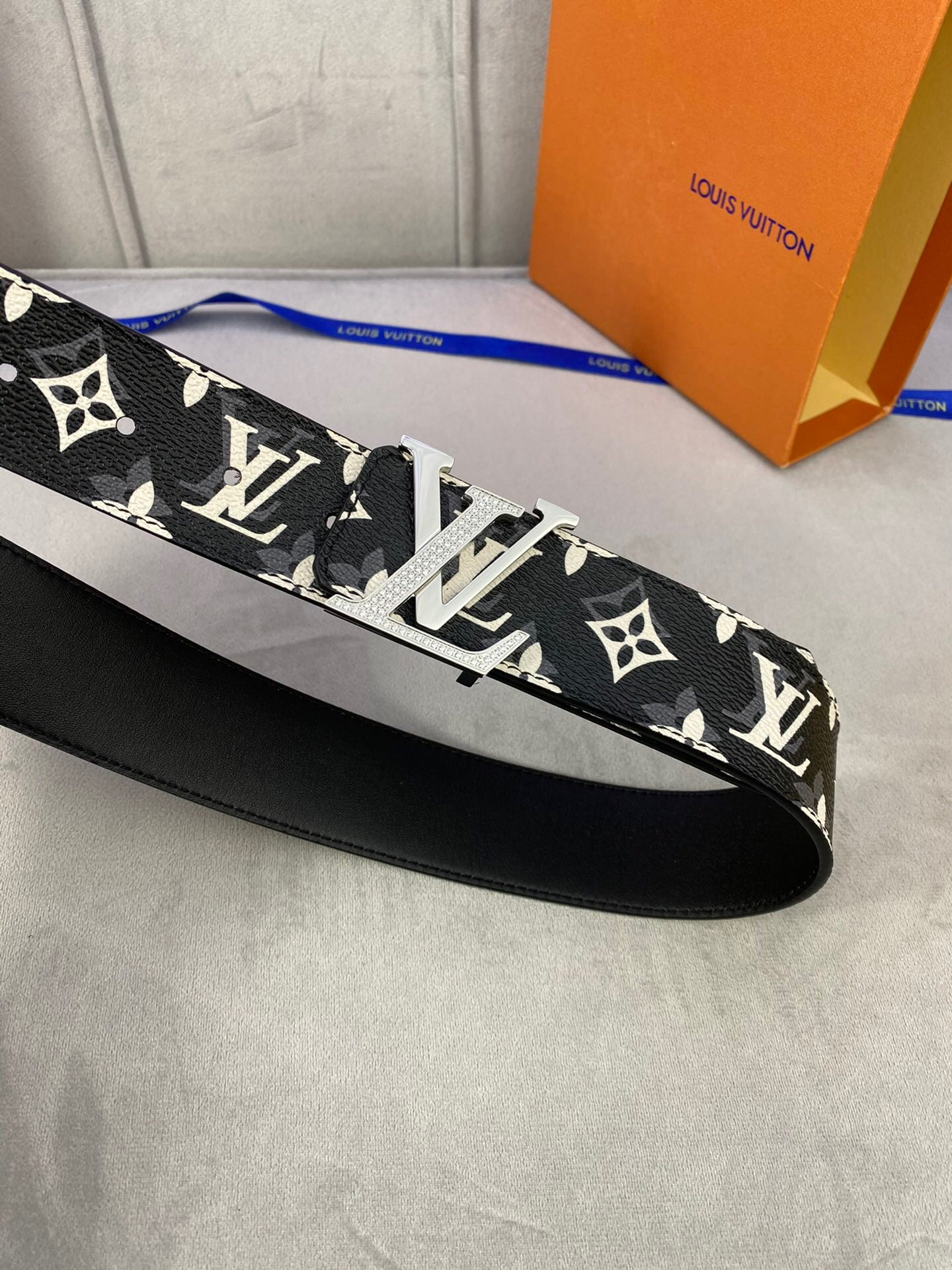 1:1 Replica Louis Vuitton Initiales Reversible LV Belt Monogram with Silver Toned Hardware LV Women Belt