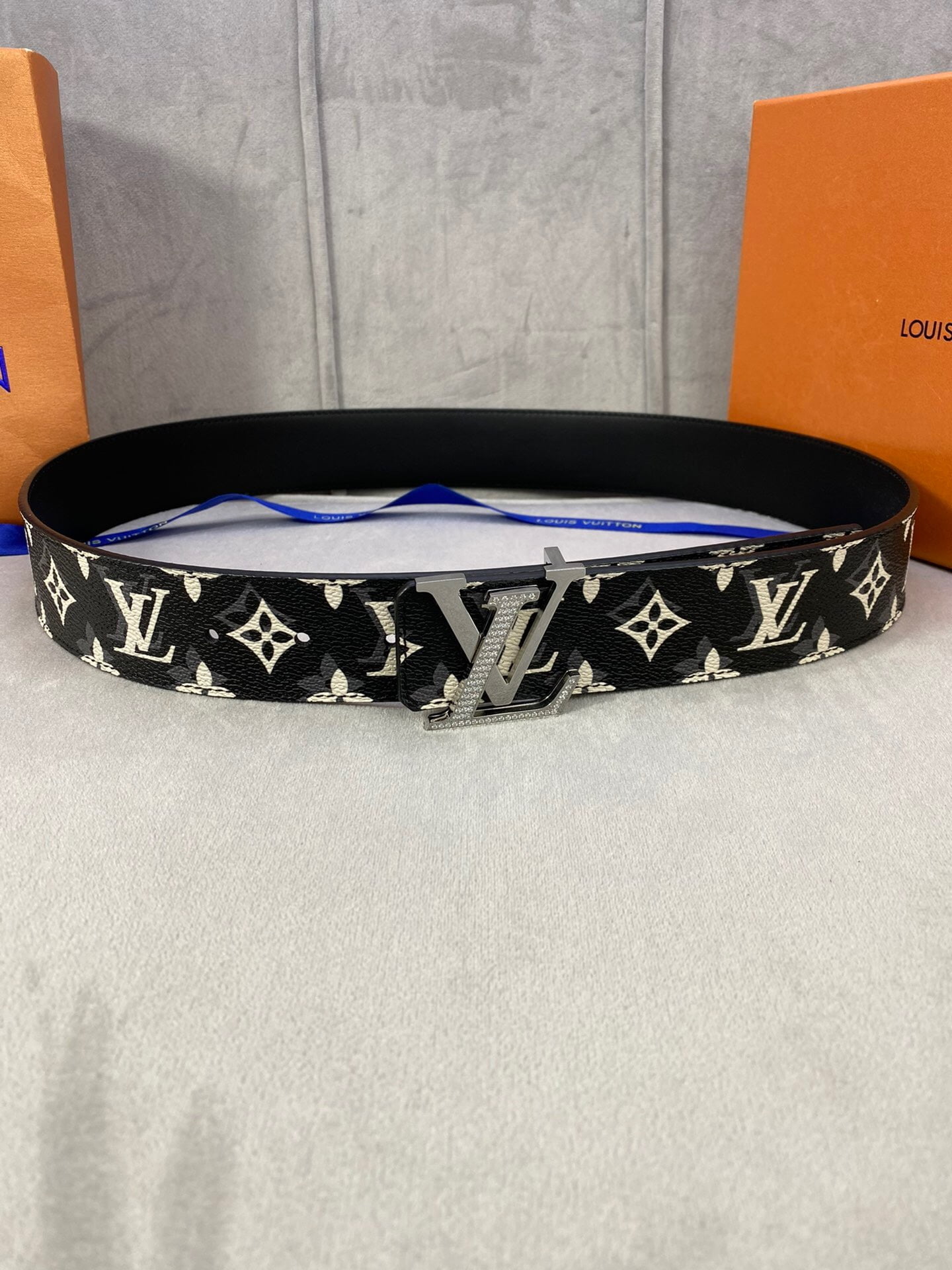 1:1 Replica Louis Vuitton Initiales Reversible LV Belt Monogram with Silver Toned Hardware LV Women Belt - Image 2